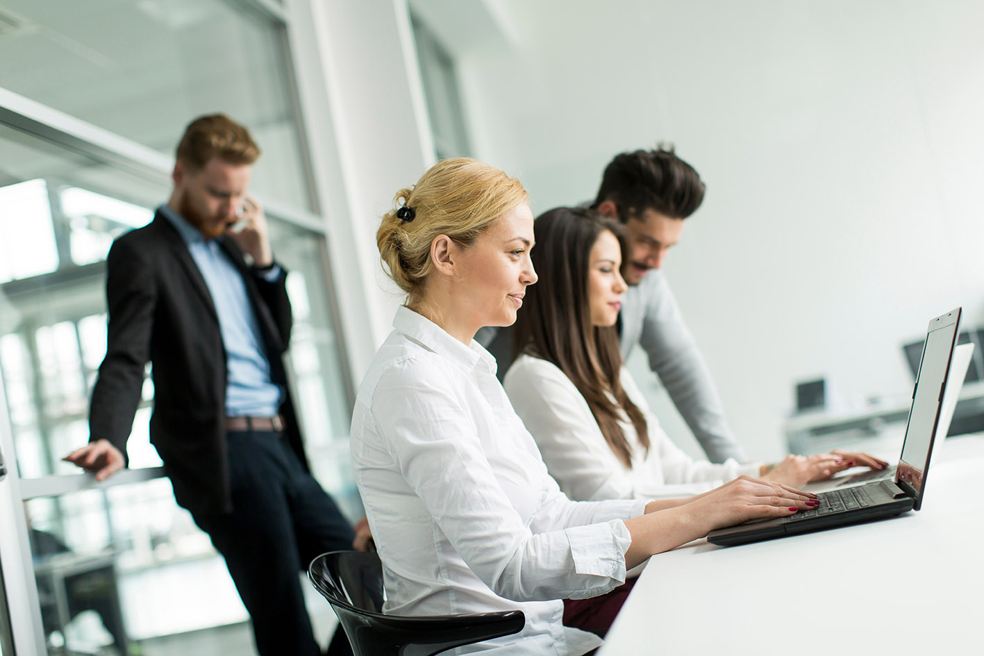 Συνάδελφοι στο γραφείο