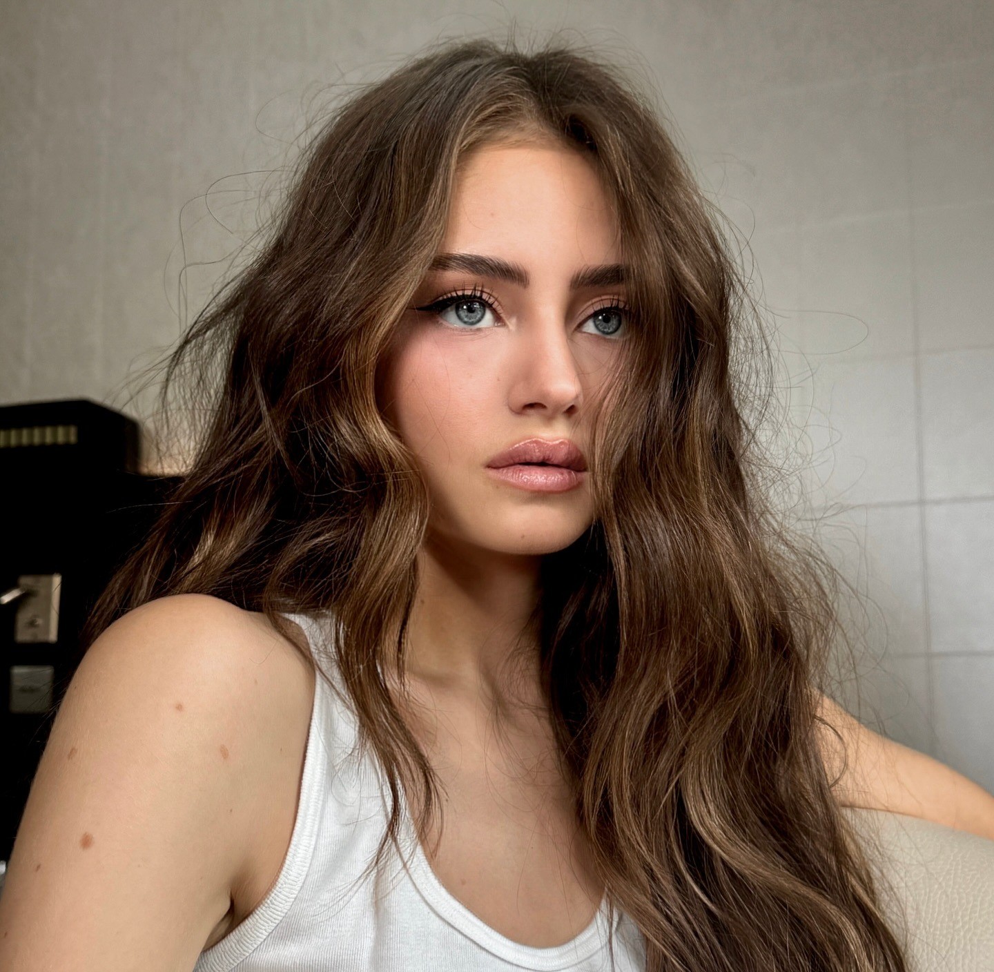 H Leni Klum με bedhead hair