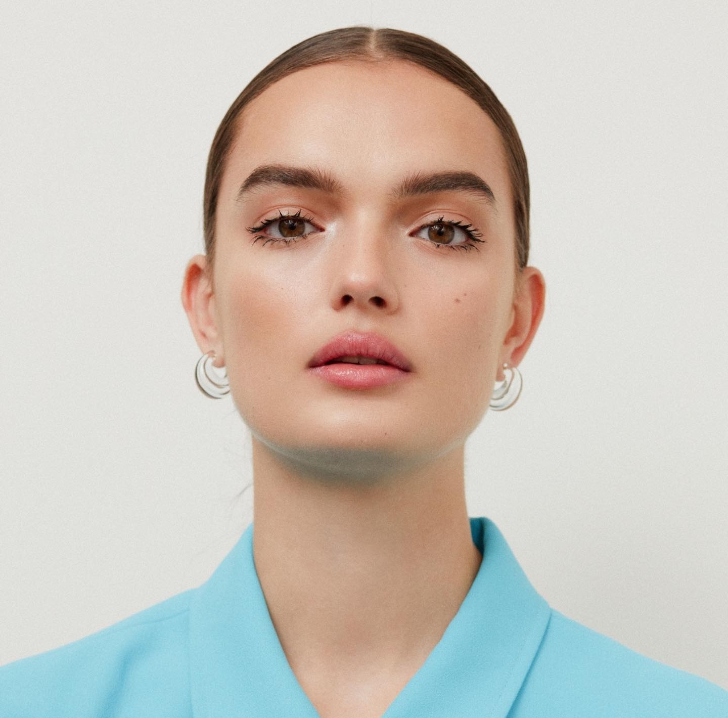 Κοπέλα με spider lashes