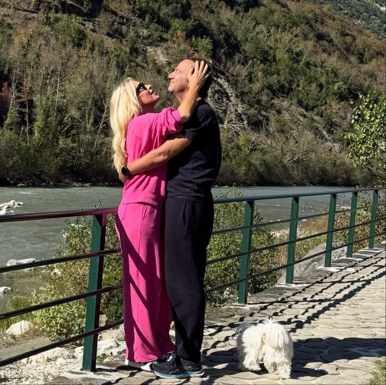 Η Ελένη Μενεγάκη και ο Μάκης Παντζόπουλος στα Τζουμέρκα