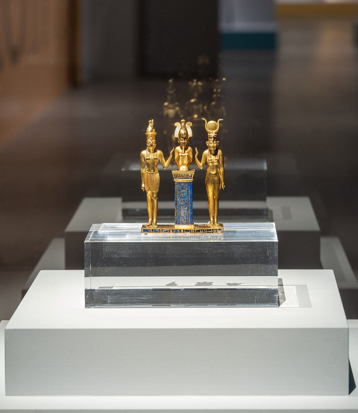 Triad of Osorkon II - ca. 874‒850 BCE - Glass, Metal, Gold, Stone, Lapis Lazuli - Musée du Louvre, Paris (E 6204) - Photo by Mathieu Rabeau
