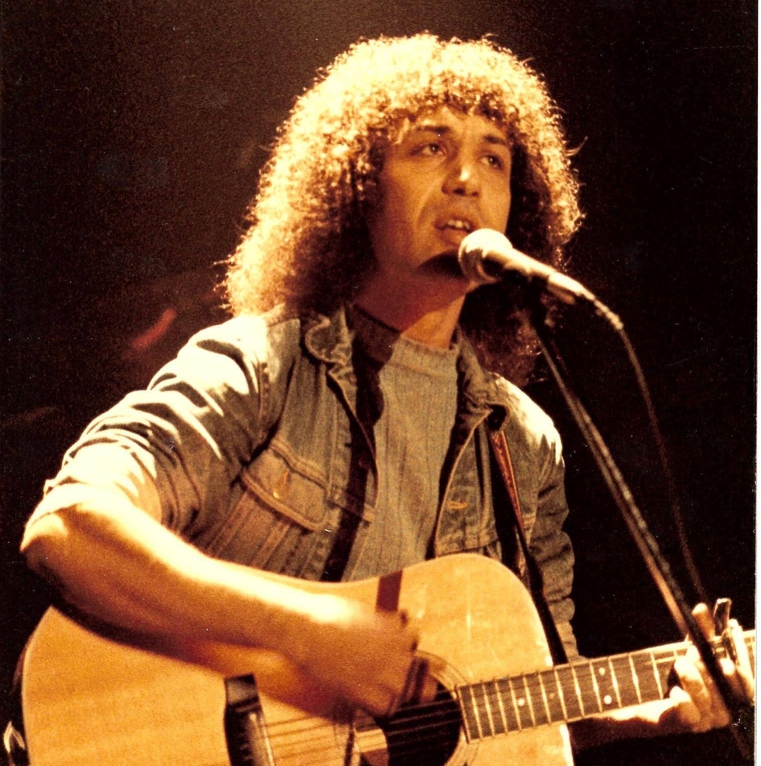 Ο Γιώργος Ψωμόπουλος από τους Magic de Spell