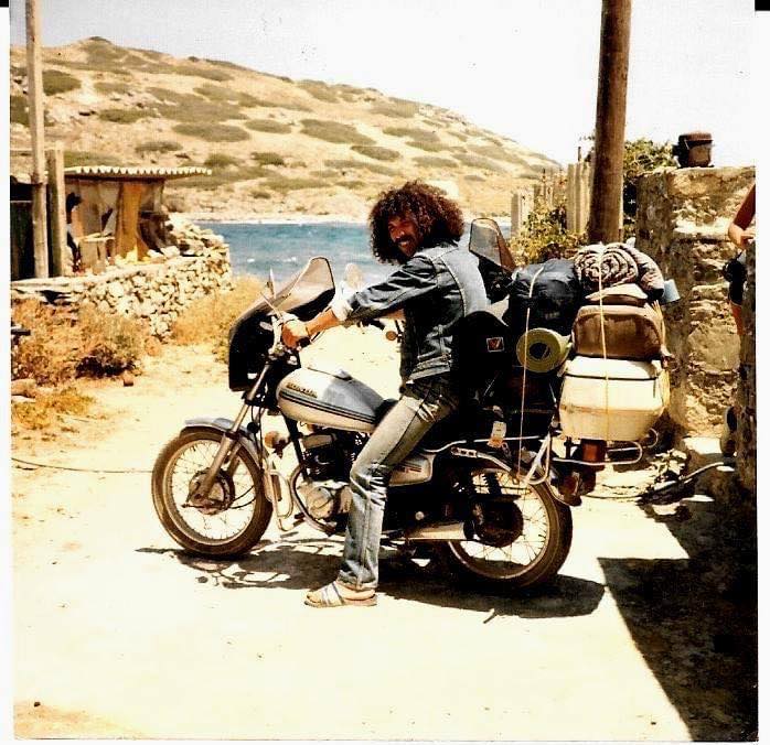 Ο Γιώργος Ψωμόπουλος από τους Magic de Spell