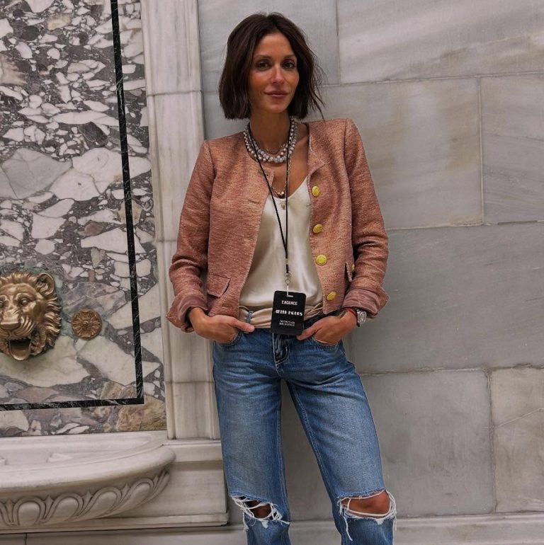 Η Σοφία Καρβέλα με jeans παντελόνι