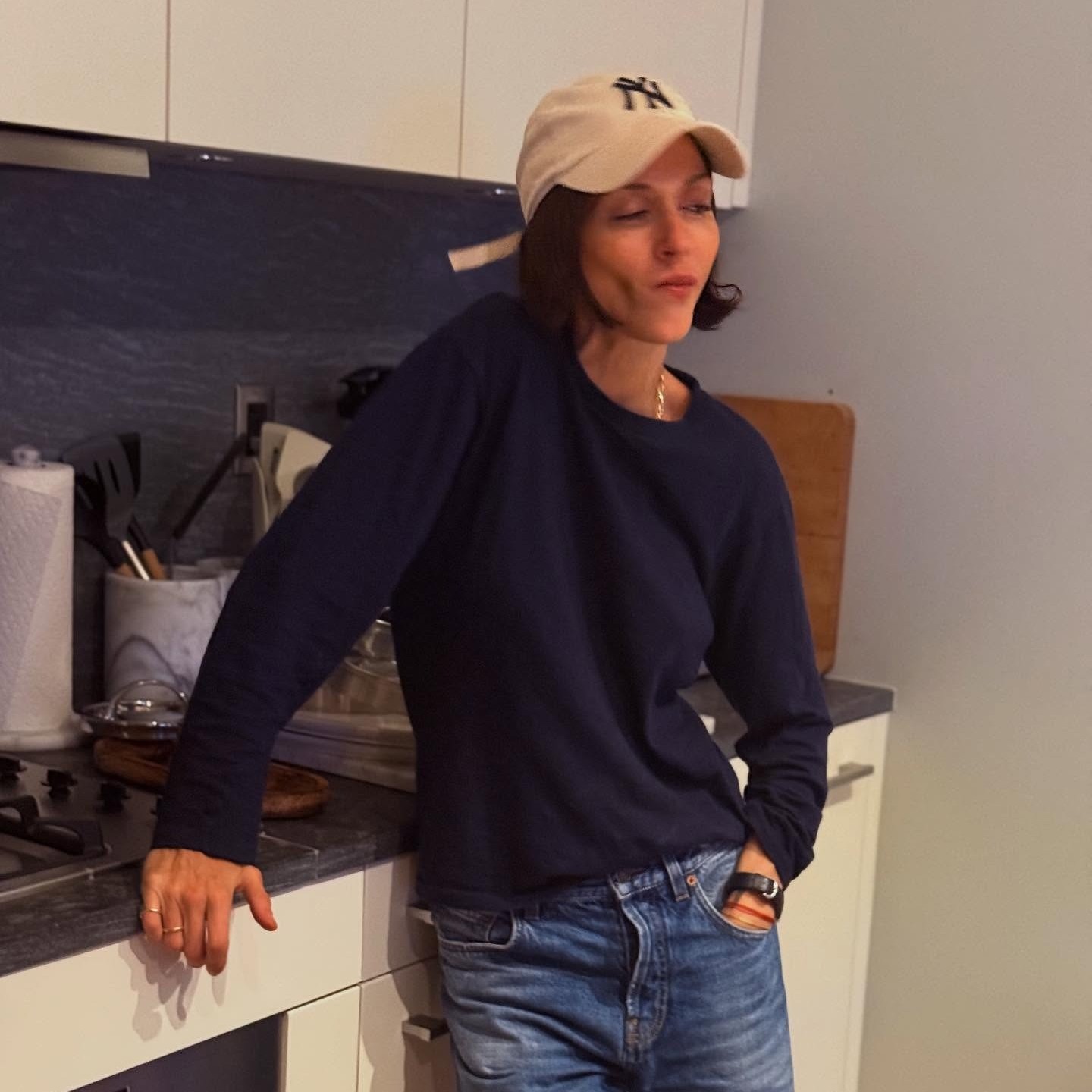 Η Σοφία Καρβέλα στην κουζίνα του σπιτιού της