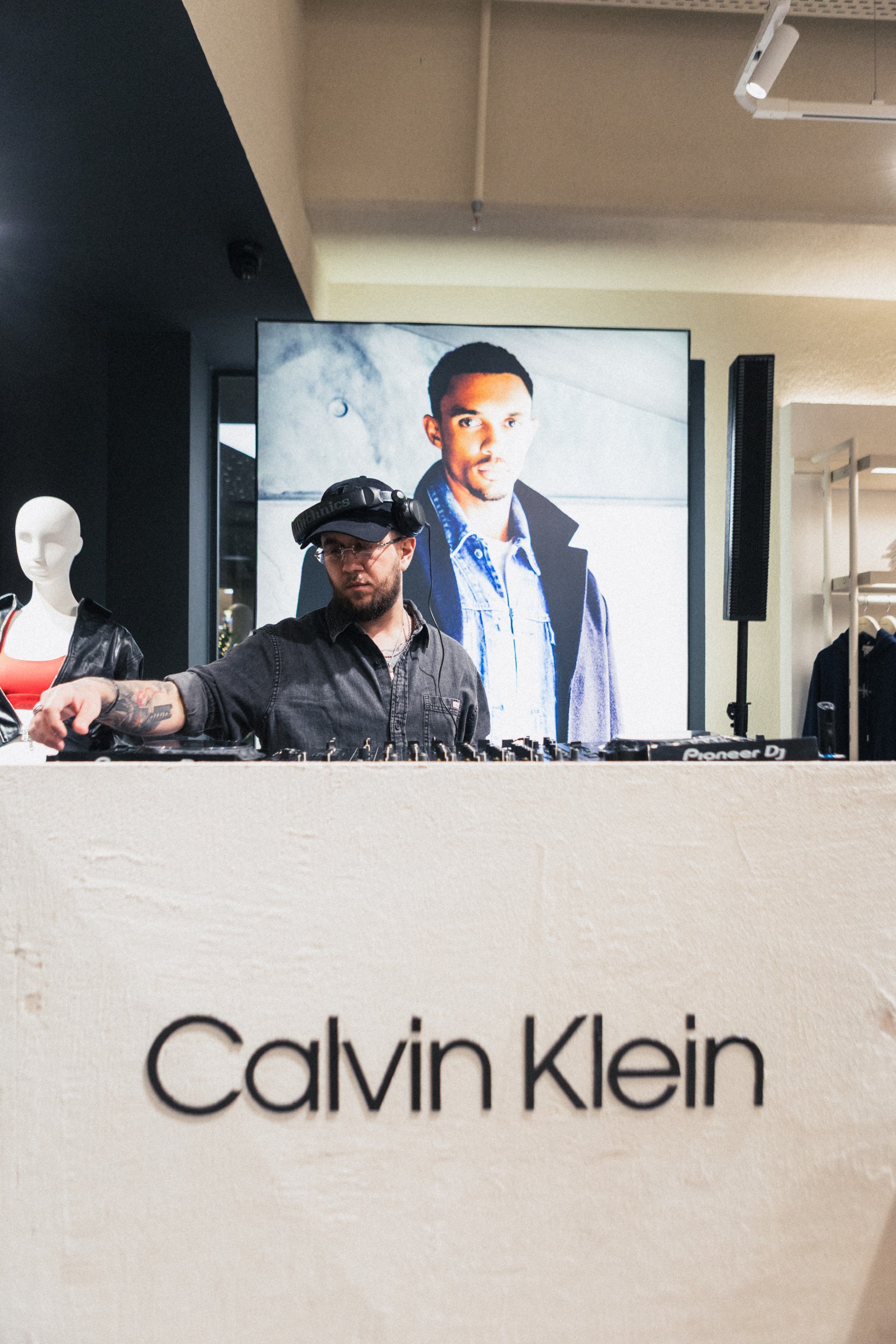 νέο κατάστημα calvin klein