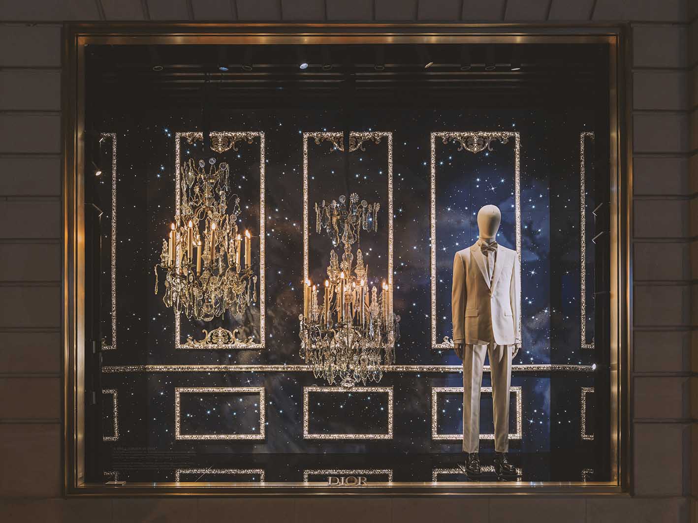 Παρουσίαση των διακοσμήσεων για τα Χριστούγεννα 2025 στο κατάστημα Dior στην avenue Montaigne στο Παρίσι