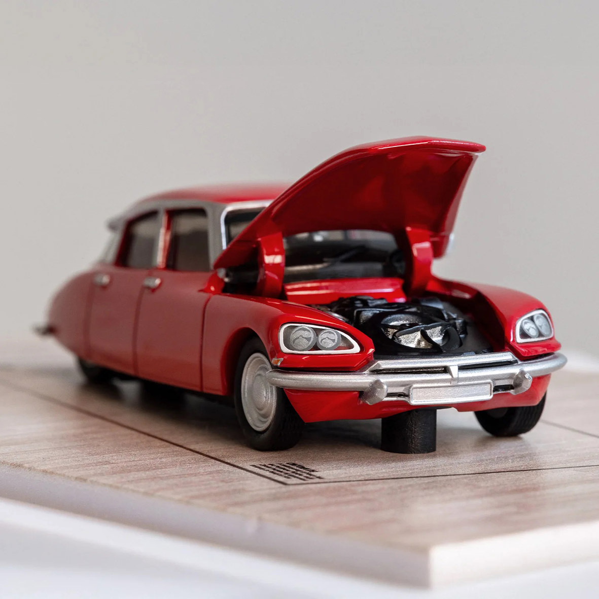 Hot Wheels x MoMA Citroën DS 23 Sedan