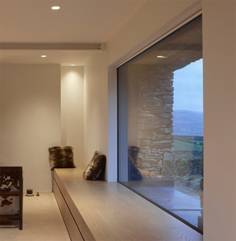 Ανακαίνιση πέτρινου αχυρώνα στην Cumbria με σύγχρονες γυάλινες επεμβάσεις