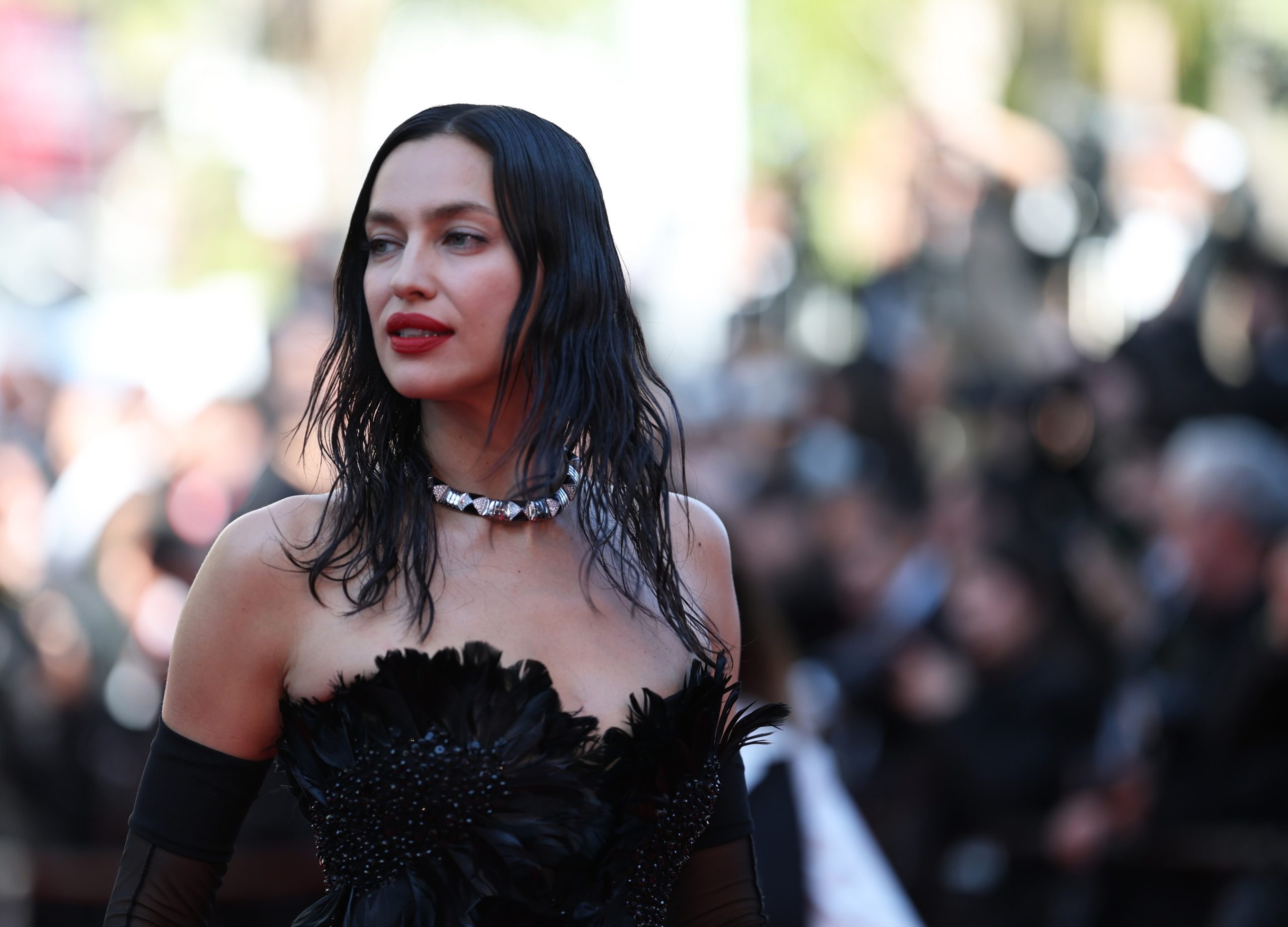 H Irina Shayk στην πρεμιέρα του "Dossier 137 (Case 137)" στο πλαίσιο του 78ου Φεστιβάλ Καννών, 15 Μαΐου 2025