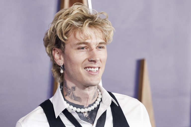 O Machine Gun Kelly, στα 2025 American Music Awards που διοργανώθηκαν στο Fontainebleau Las Vegas, 26 Μαΐου 2025