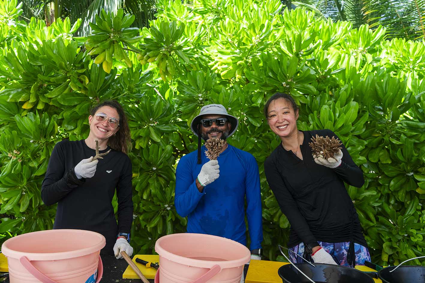Ομάδα που συμμετείχε στη διάσωση αποκατάστασης κοραλλιογενών υφάλων στο ξενοδοχείο W Maldives.