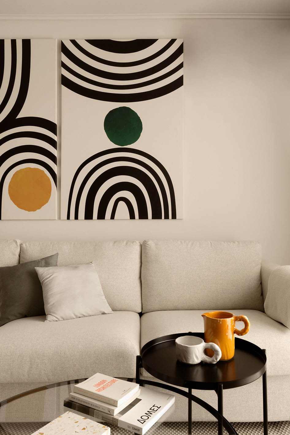 Το καθιστικό του διαμερίσματος μετά την ανακαίνιση.