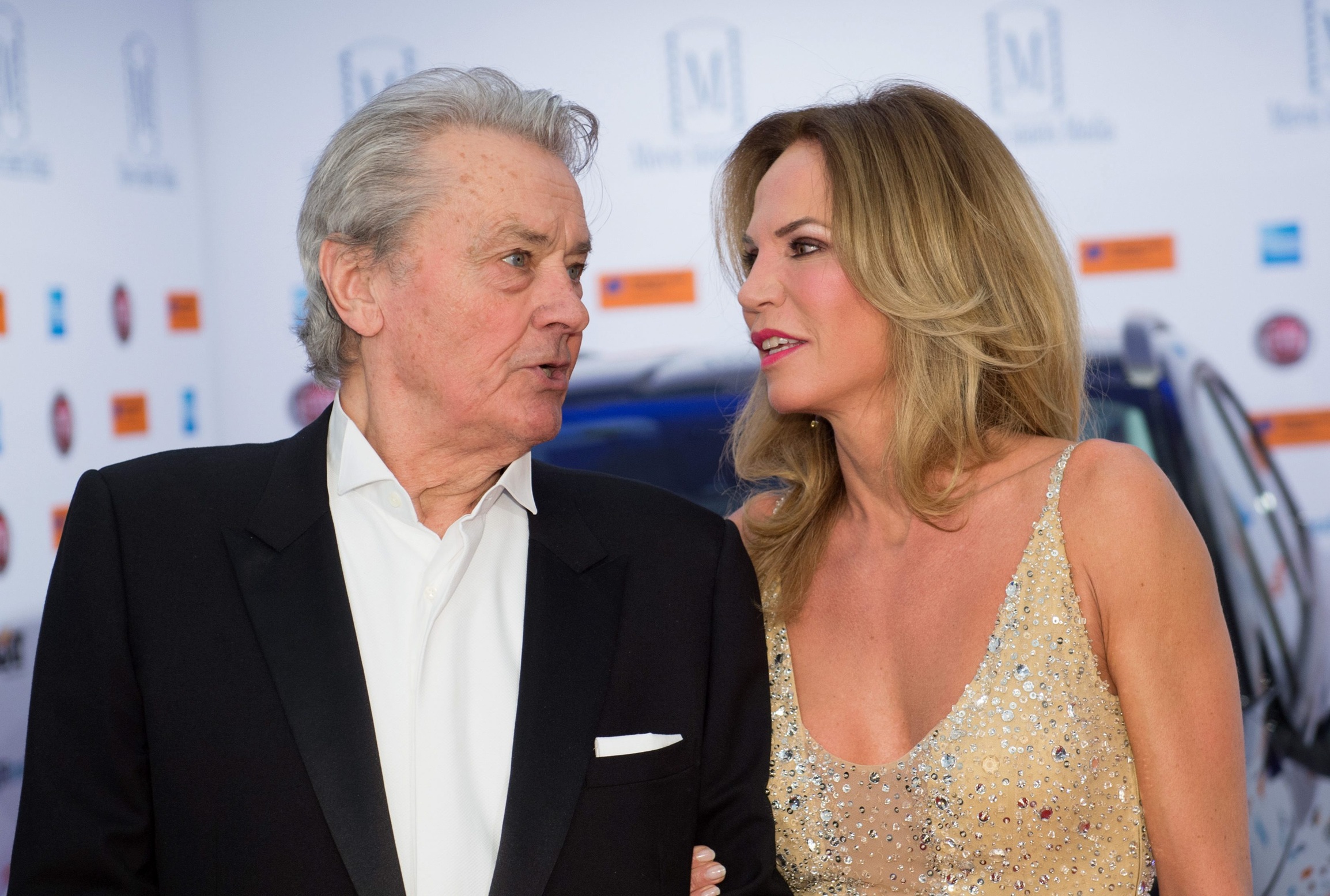 Ο Alain Delon και η πρώην σύντροφός του, το μοντέλο από την Ολλανδία, Rosalie van Breemen στην εκδήλωση "Movie meets Media" στο Hotel Atlantic στο Αμβούργο, 30 Νοεμβρίου 2015