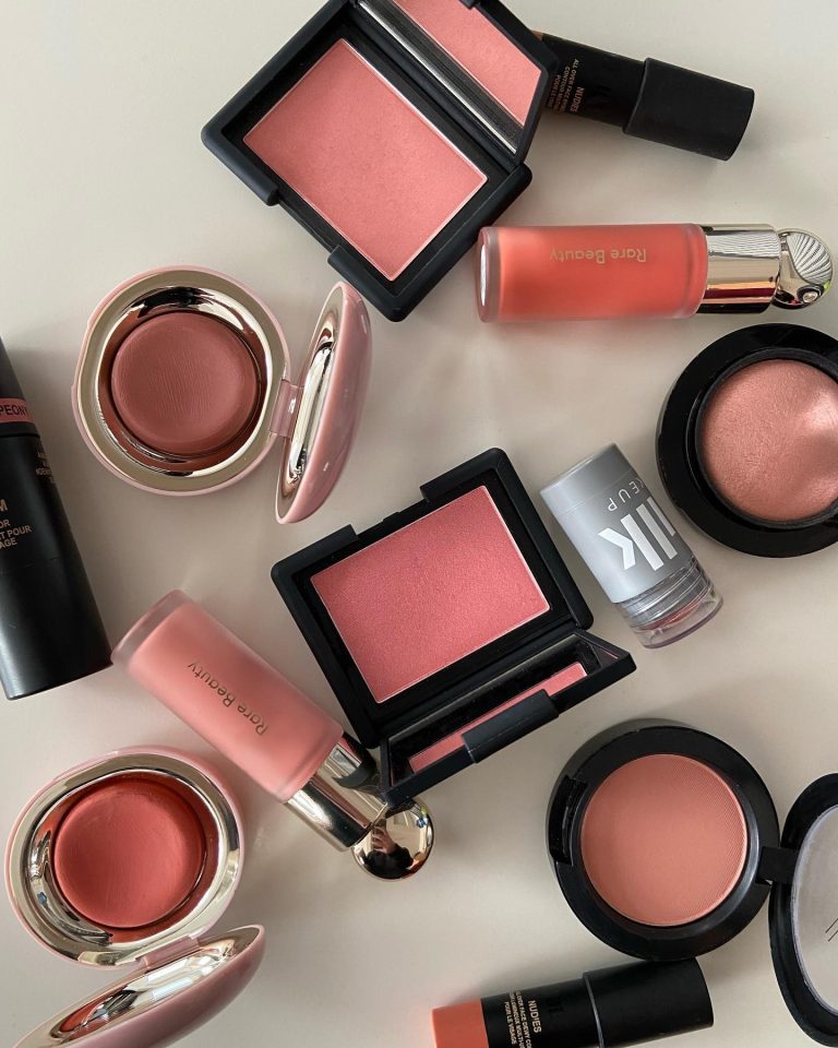 Συλλογή από nude ρουζ