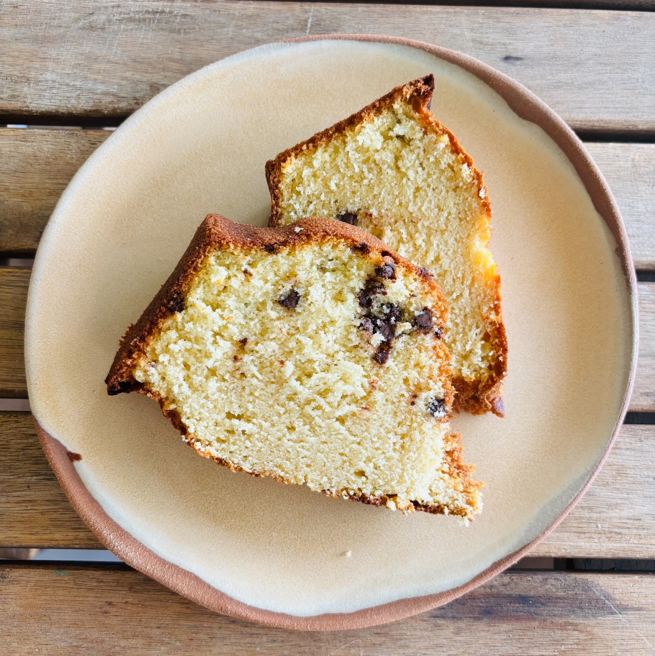 Cake βανίλιας με σταγόνες σοκολάτας