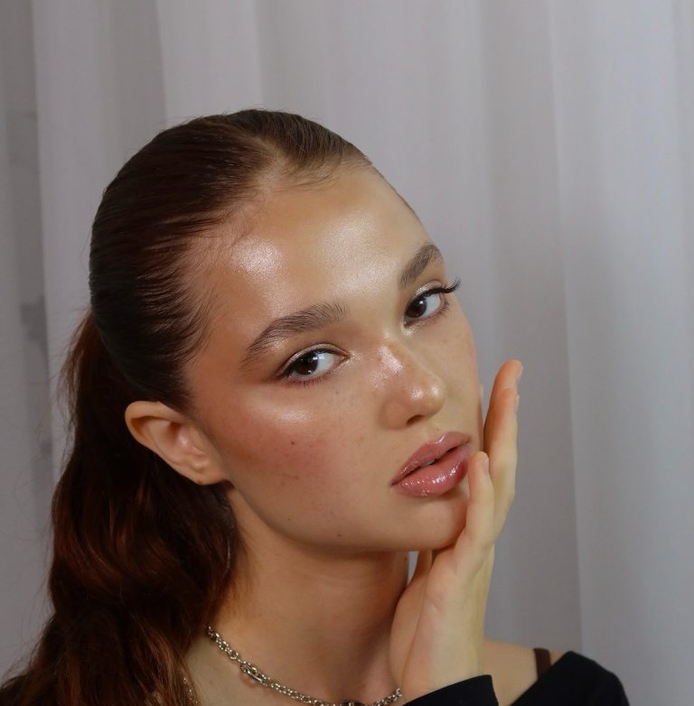 Λαμπερό Μακιγιάζ