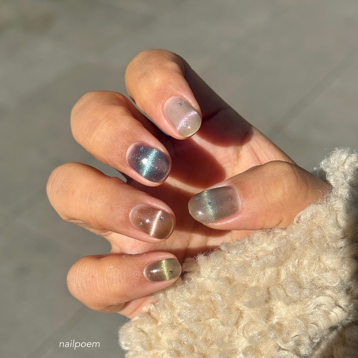 Κορεάτικο μανικιούρ με cat eye