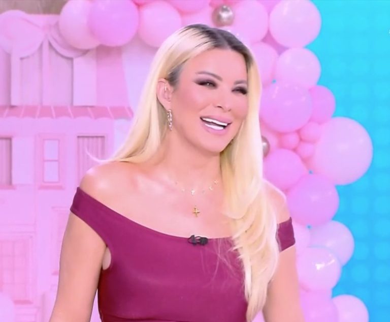 Η Κατερίνα Καινούργιου στα ροζ περιμένει κοριτσάκι