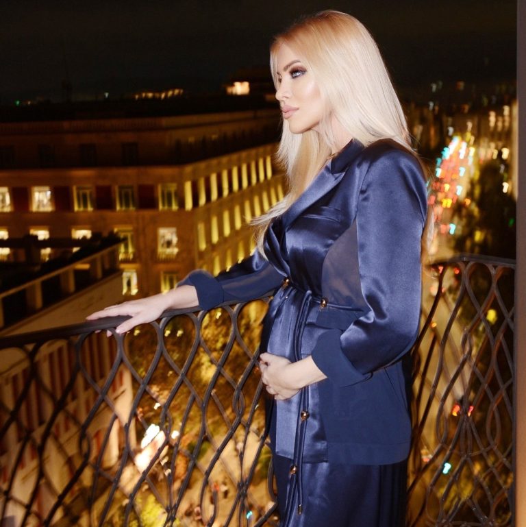 Η Κατερίνα Καινούργιου με φουσκωμένη κοιλίτσα