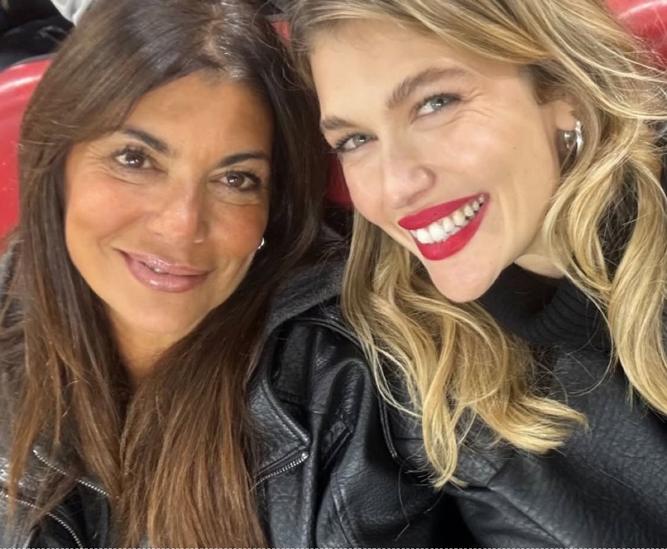 Η Κλέλια Ανδριολάτου με τη μητέρα της στο γήπεδο