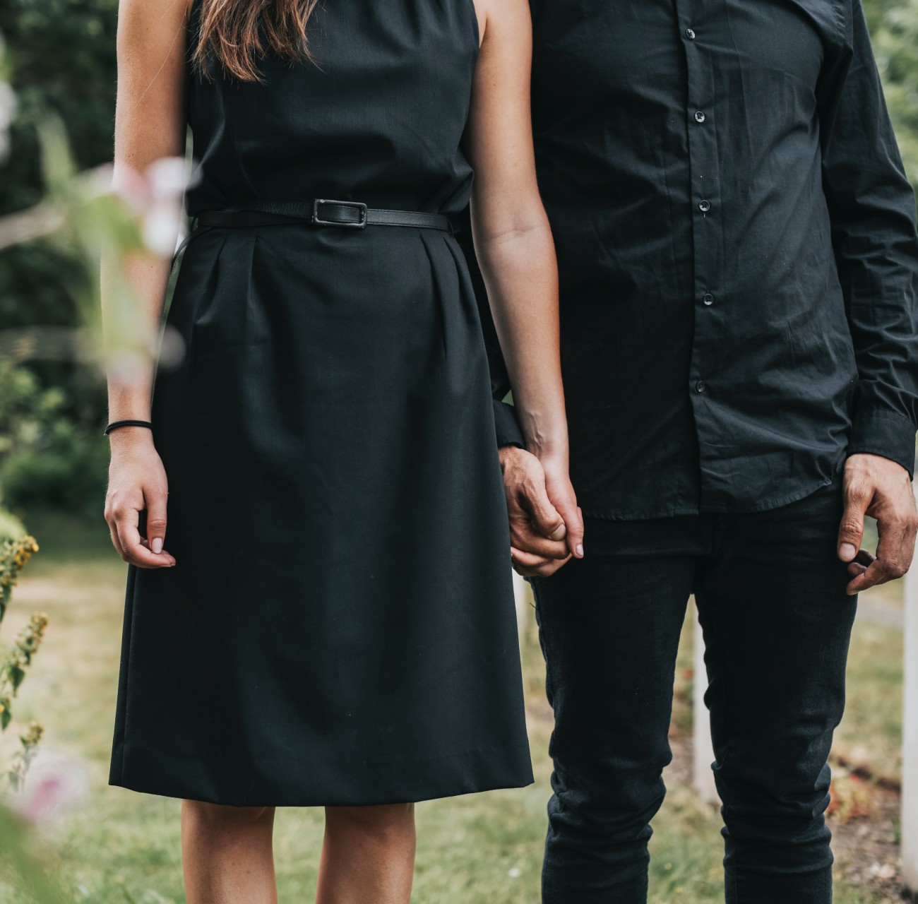 Ζευγάρι με μαύρα ρούχα