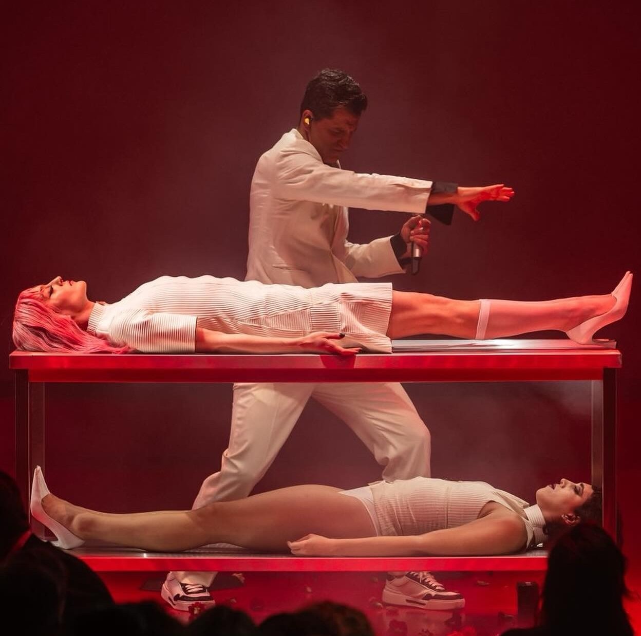 Ο Σάκης Ρουβάς σε χορογραφία