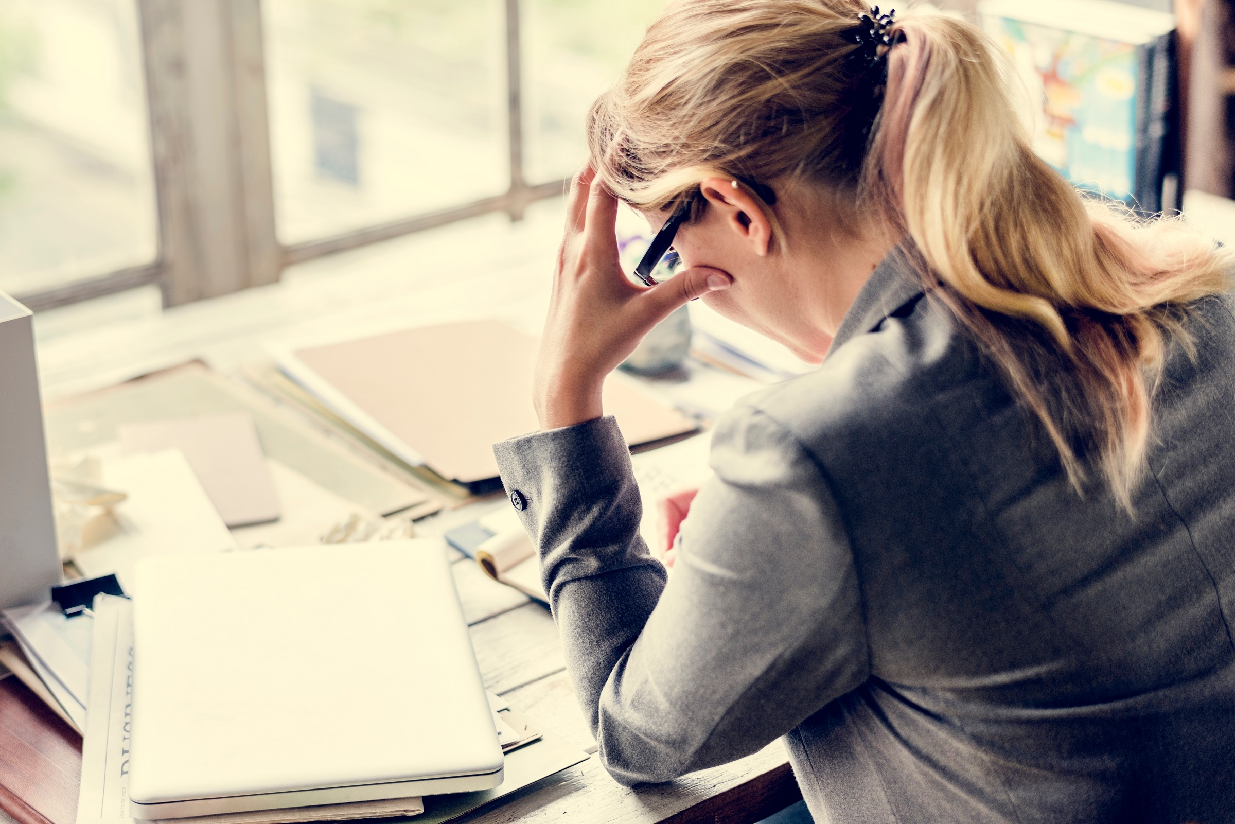 Γυναίκα στο γραφείο