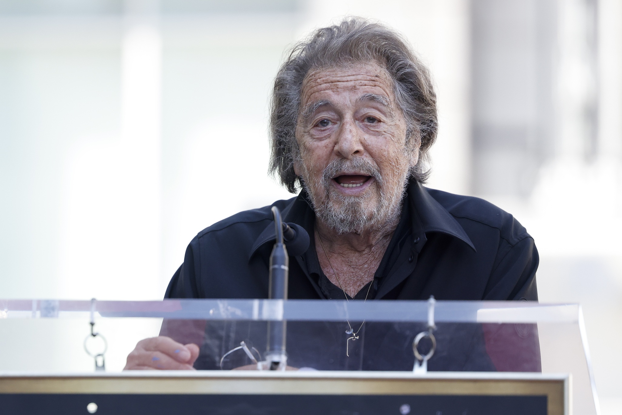 Ο Al Pacino μιλά στην τελετή απονομής του Αστεριού στη Λεωφόρο της Δόξας στην Jessica Chastain