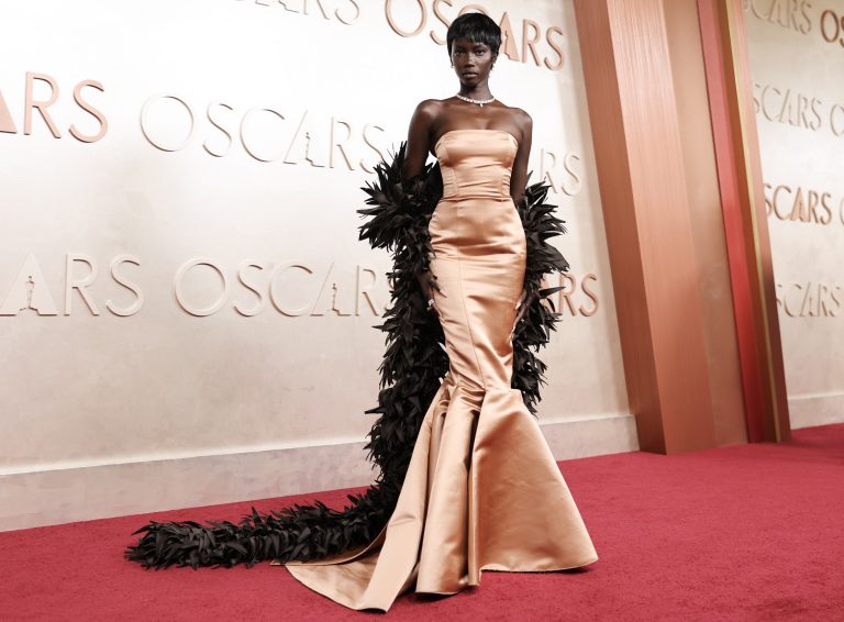 H Anok Yai στο κόκκινο χαλί των Όσκαρ στο Dolby Theatre στο Χόλιγουντ, 2 Μαρτίου 2025