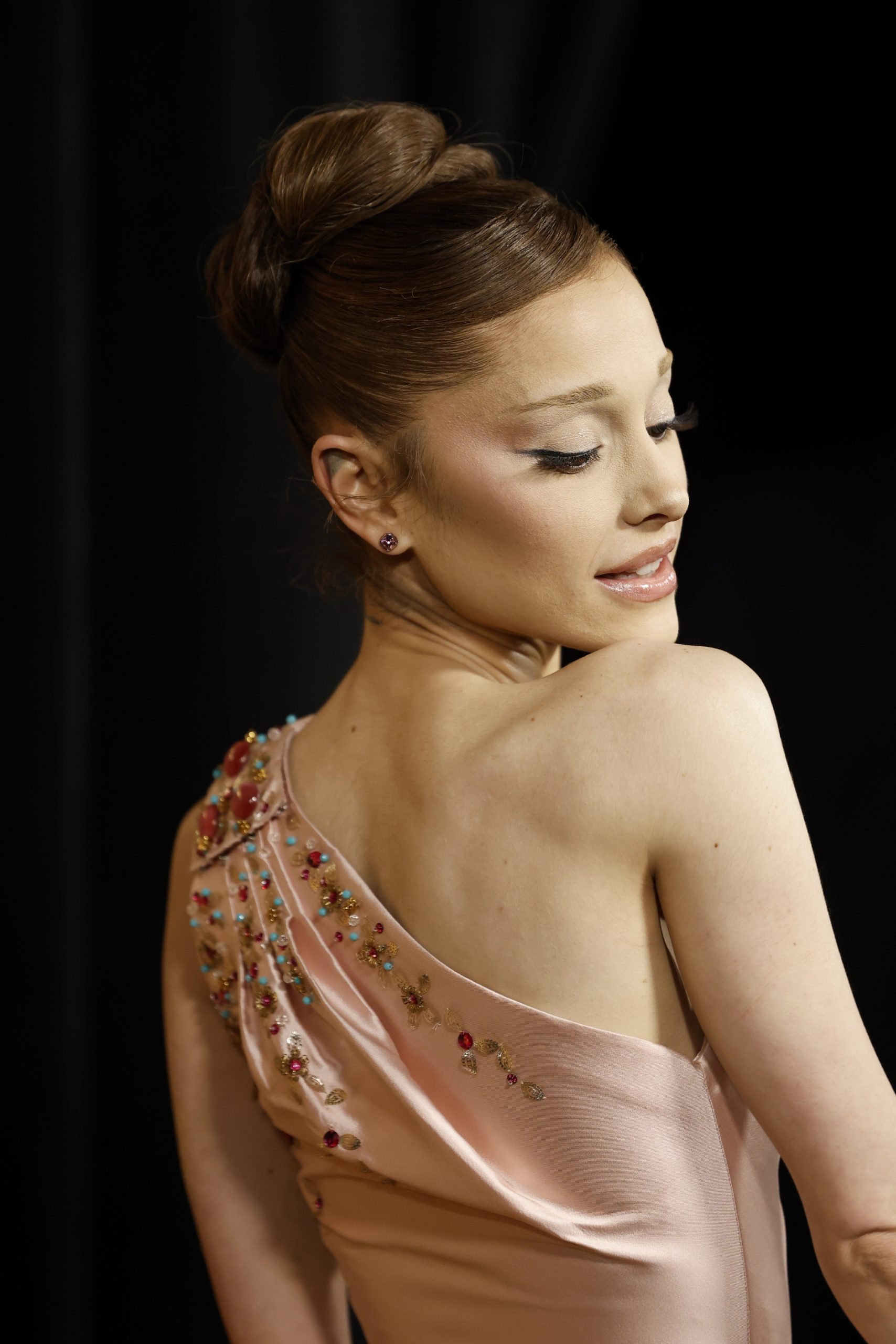 H Ariana Grande στα 16th Governors Awards της Ακαδημίας στο Λος Άντζελες, 16 Nοεμβρίου 2025