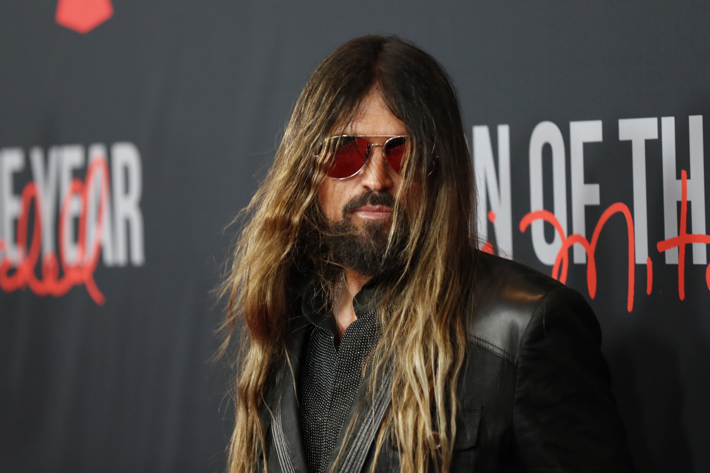 O Billy Ray Cyrus στο κόκκινο χαλί του γκαλά 31st Annual Musicares Person of the Year στο MGM Grand Conference Center του Λας Βέγκας, 1 Απριλίου 2022