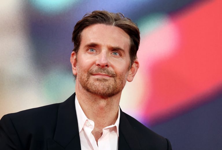 O Bradley Cooper ενώ φθάνει στην προβολή του "Is This Thing On?" στη διάρκεια του BFI London Film Festival στο Λονδίνο, 14 Οκτωβρίου 2025