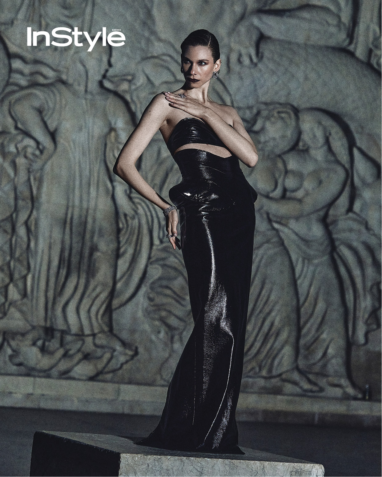 μοντέλο με γκλαμ ρουχα