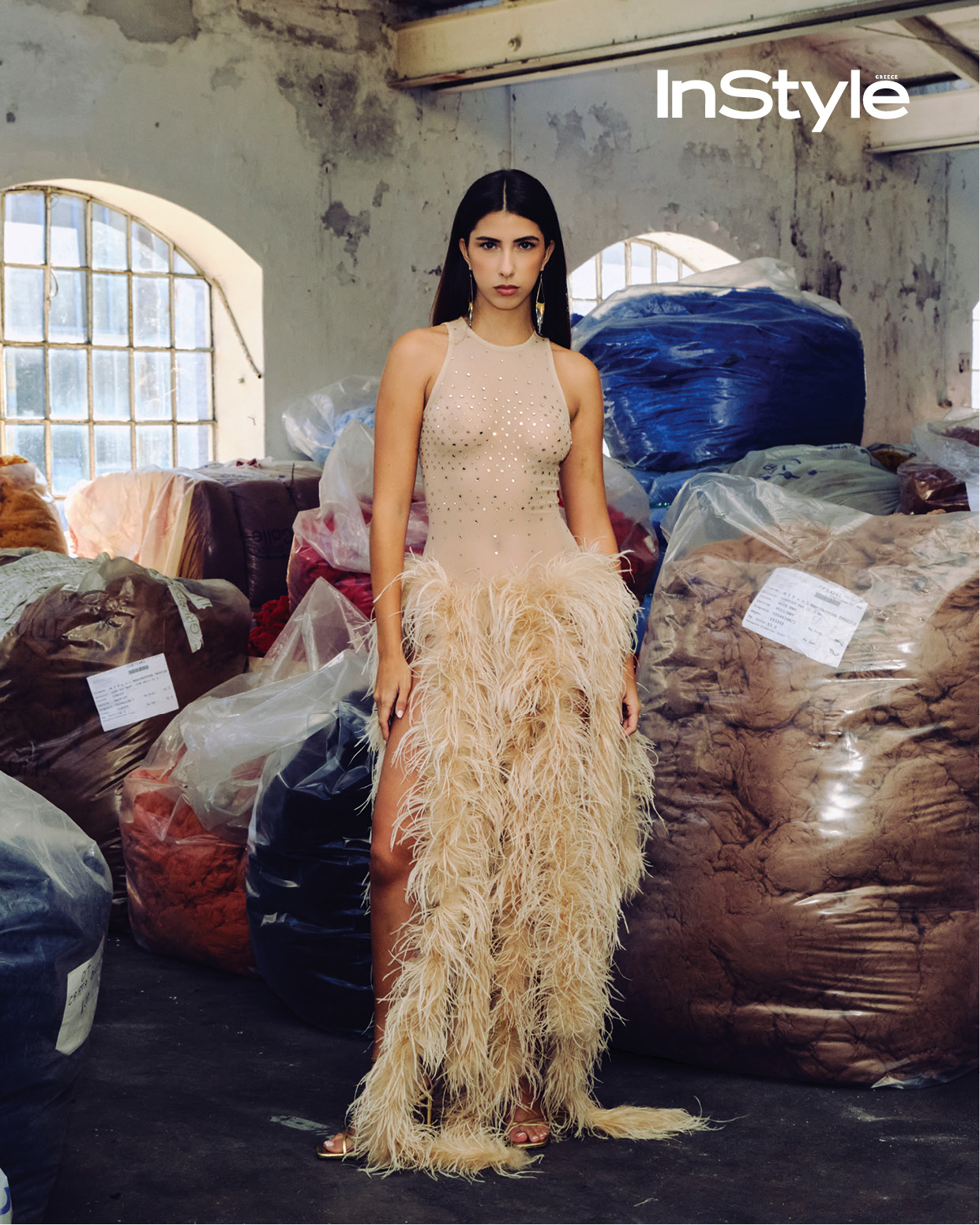 μοντέλο με γκλαμ ρουχα