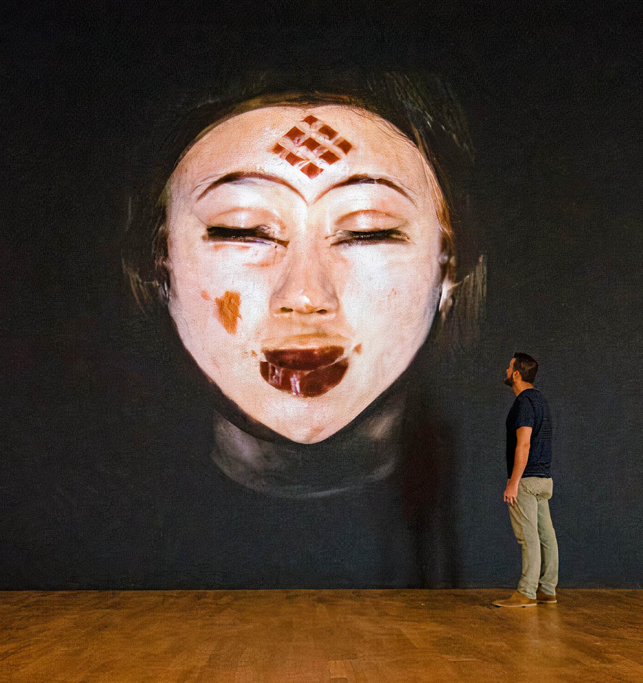 Theo Eshetu, Atlas Portraits a Mask, 2017, Video, colour, sound, 29'11'', Kunstmuseum, Bonn.