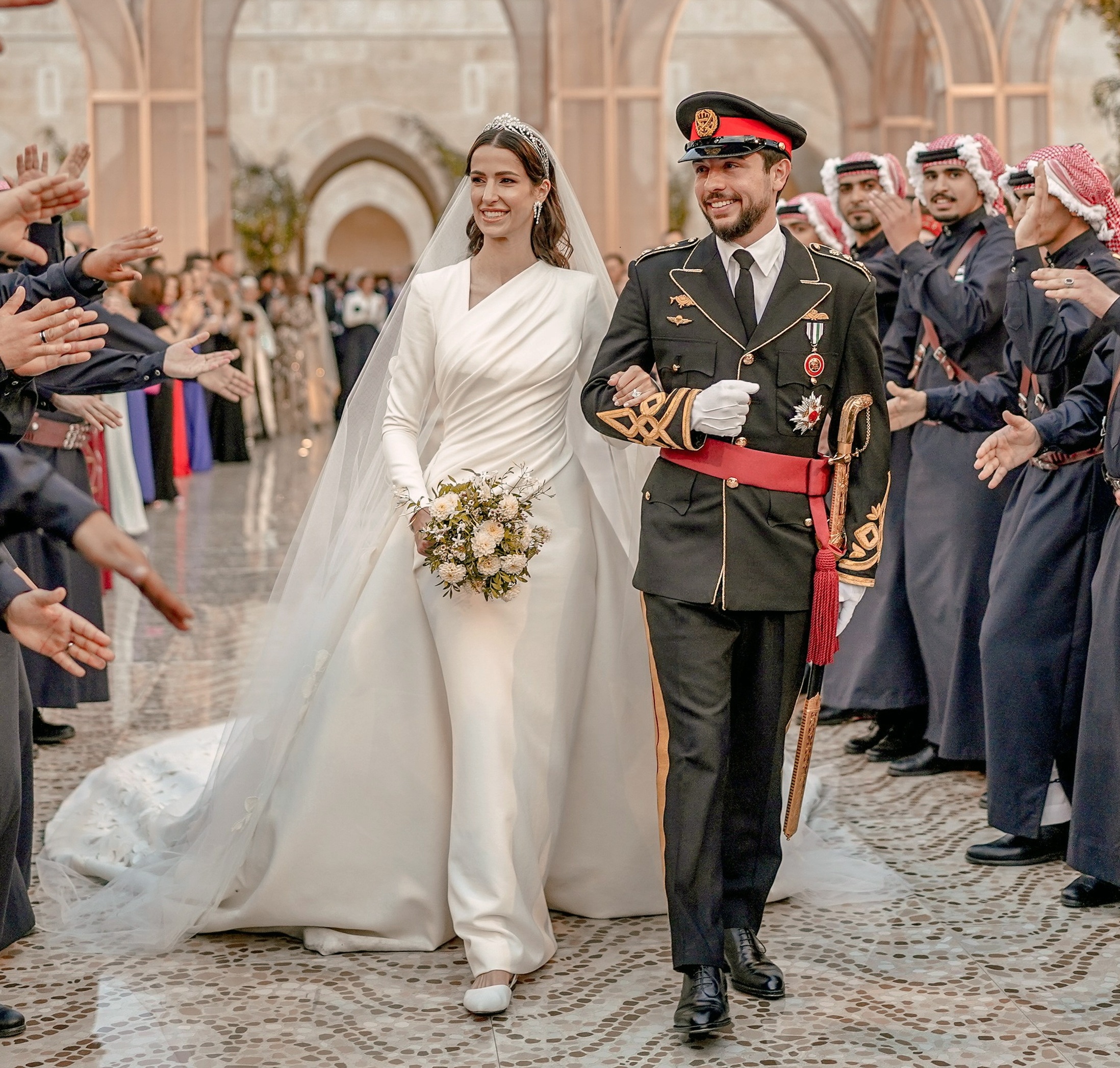 Φωτογραφία που έδωσε στη δημοσιότητα η Βασιλική Χασεμιτική Αυλή την 1η Ιουνίου 2023 από τον γάμο του πρίγκιπα της Ιορδανίας Hussein και της συζύγου του, πριγκίπισσας Rajwa Al Saif της Σαουδικής Αραβίας, 1 Ιουνίου 2023