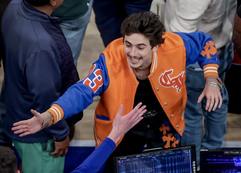 O Timothee Chalamet σε αγώνα του NBA στο Madison Square Garden της Νέας Υόρκης, 29 Μαΐου 2025
