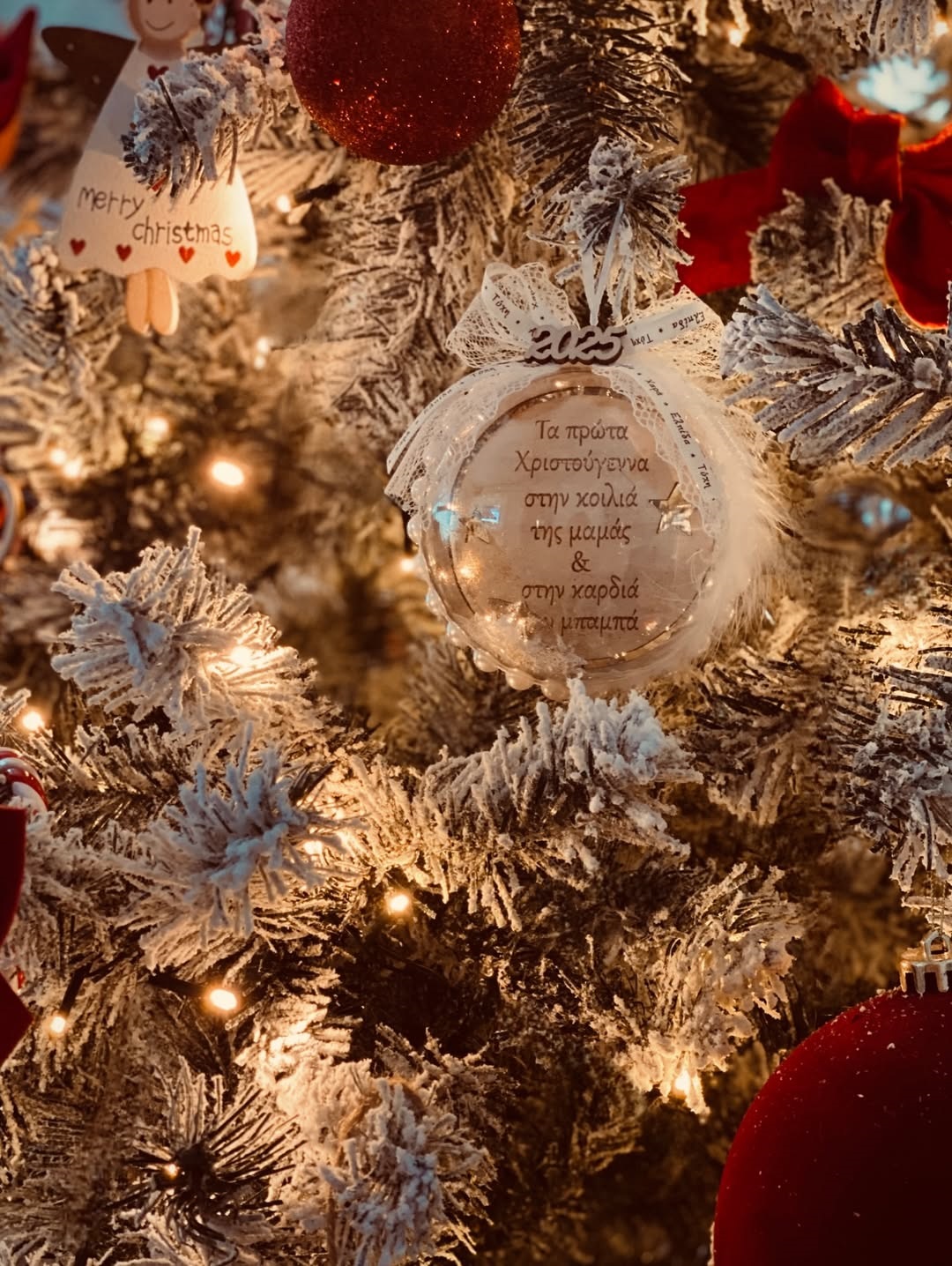 Το χριστουγεννιάτικο στολίδι της Άννας Κορακάκη για το παιδάκι που περιμένει