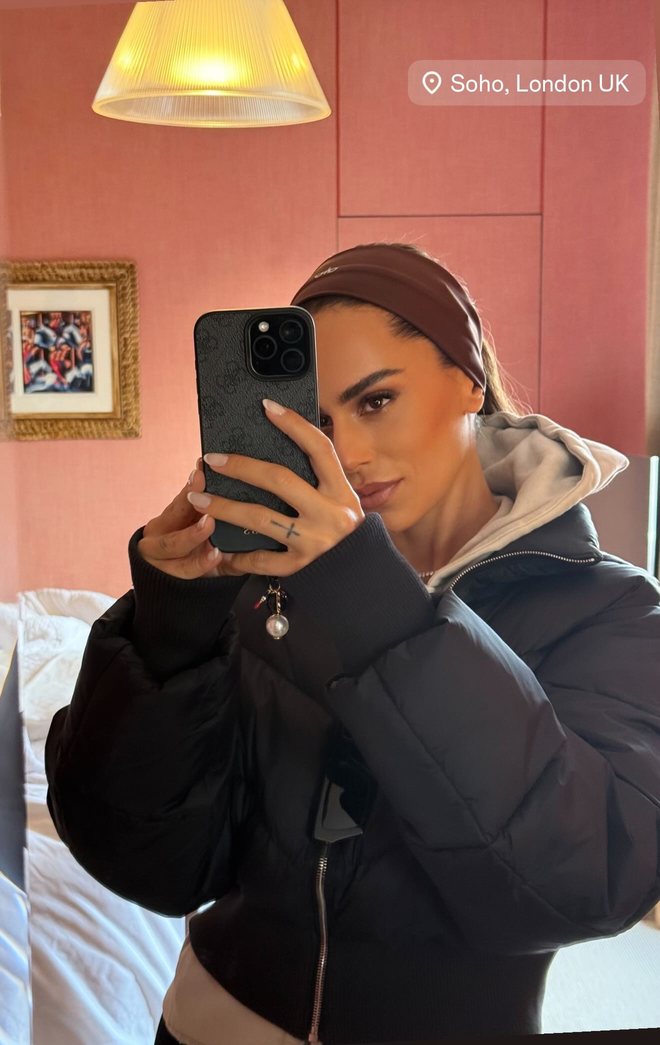 Η μαρία Αντωνά ποζάρει στο Λονδίνο