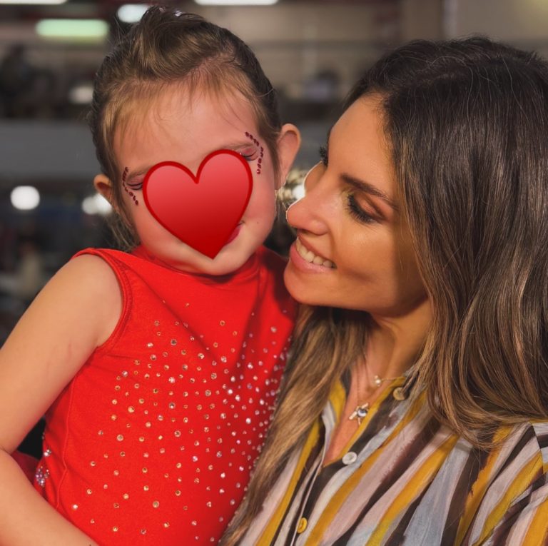 Η κόρη της Αθηνάς Οικονομάκου, μικρή Σιένα