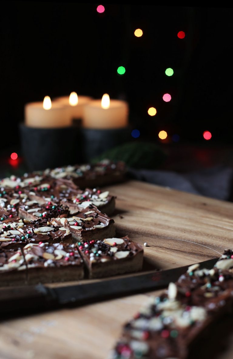 σοκολατένιες μπάρες με μπισκότο και αμύγδαλα