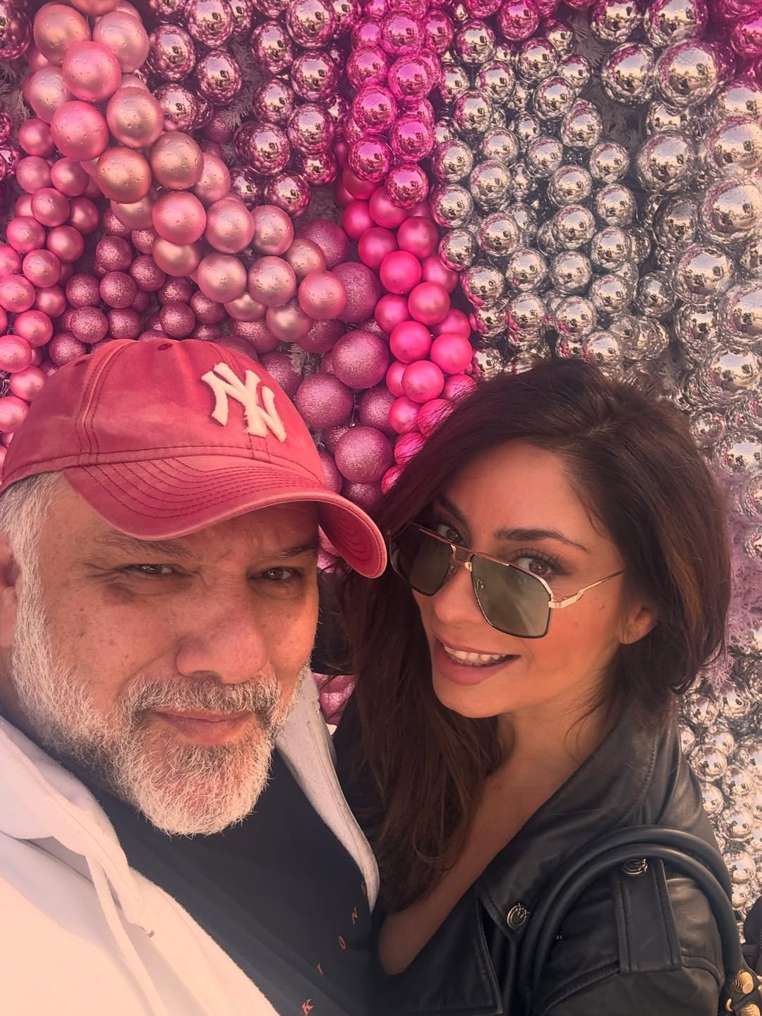 Γρηγόρης Αρναούτογλου με τη Νάνσυ Αντωνίου Καλά Χριστούγεννα Ευχές