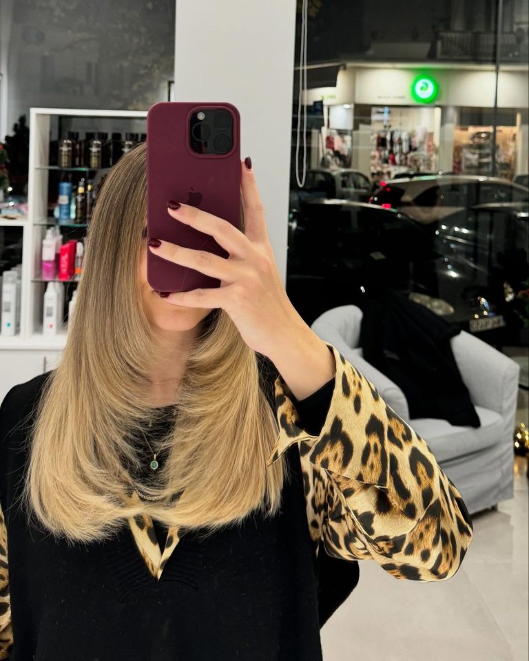 Κούρεμα σε μακριά μαλλιά με μύτες γύρω από το πρόσωπο