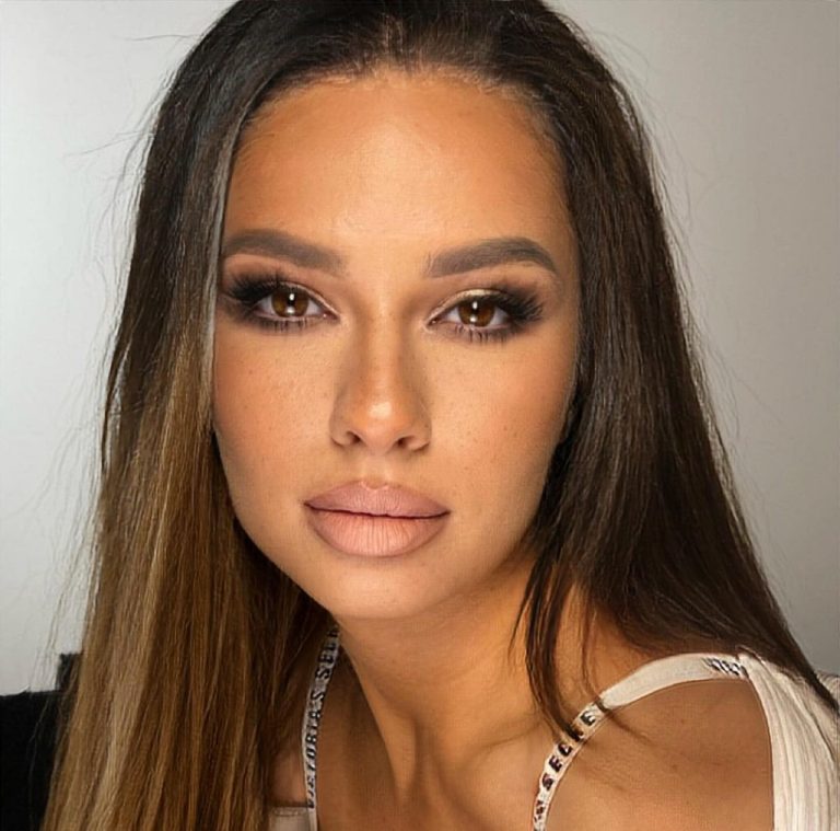 Μονοχρωματικό μακιγιάζ με καφέ μολύβι