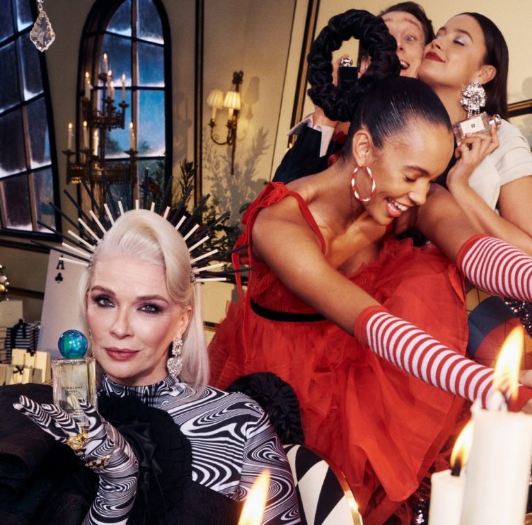 Γυναίκες σε εορταστική ατμόσφαιρα με αρώματα Jo Malone