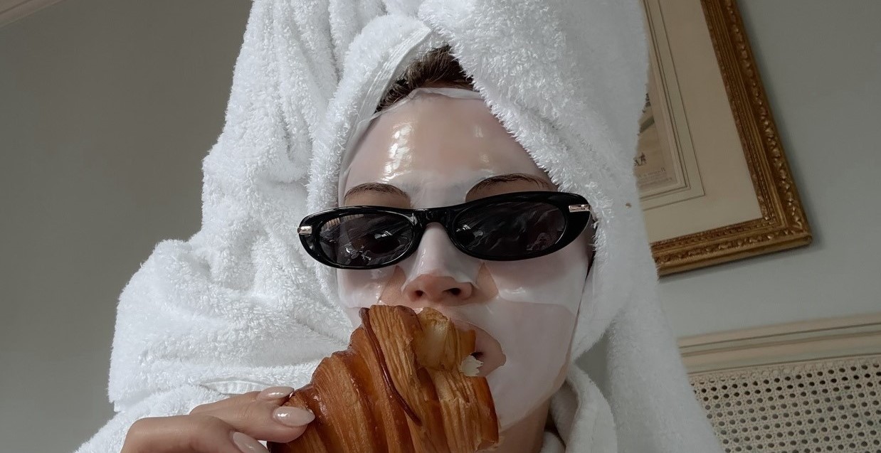 Instagrammer με κρέμα στο πρόσωπο