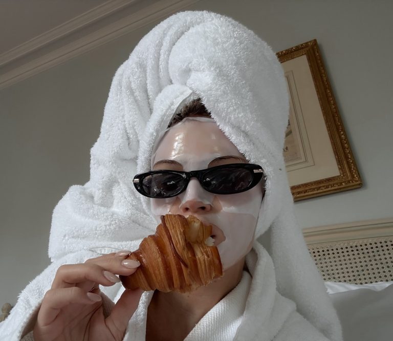 Instagrammer με κρέμα στο πρόσωπο