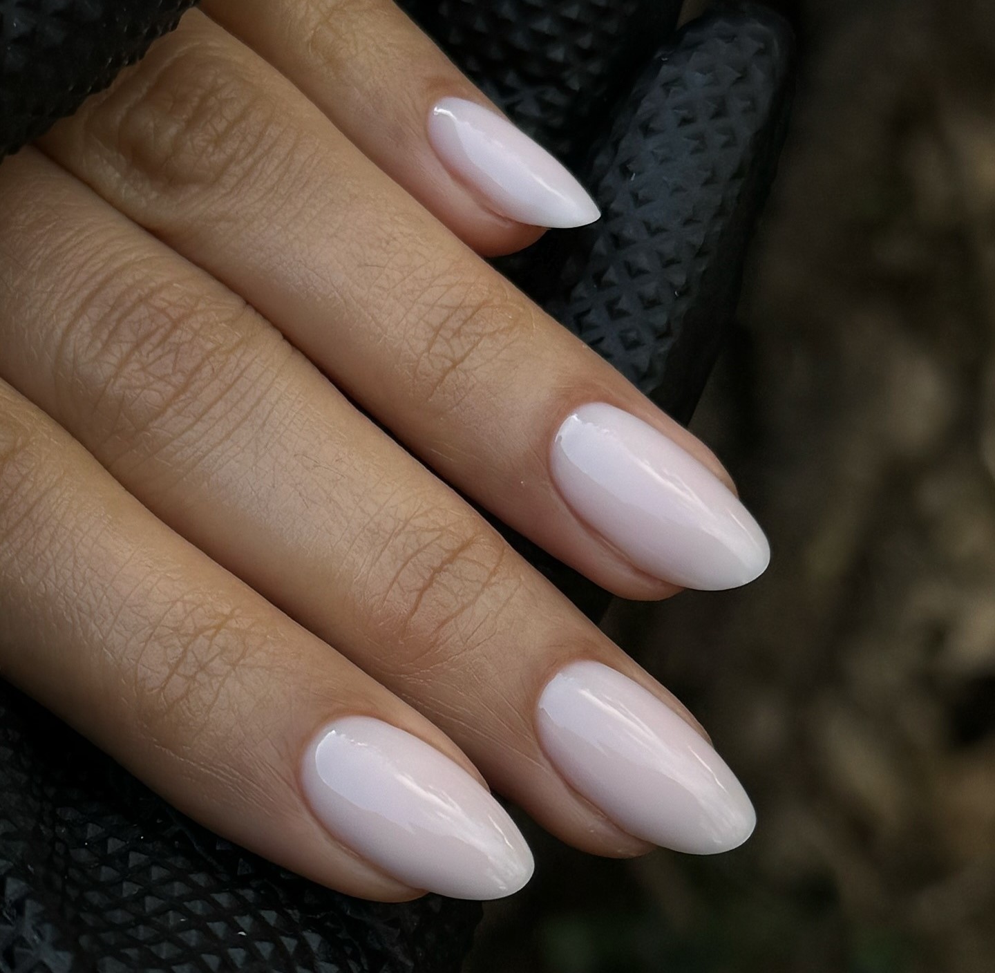 Μανικιούρ με το χρώμα της χρονιάς Cloud Dancer