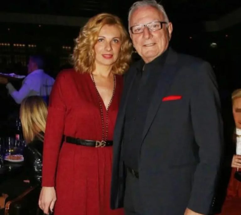 Ο Κώστας Χαρδαβέλλας με τη σύζυγό του Μαρία Παναγοπούλου κάποια Χριστούγεννα